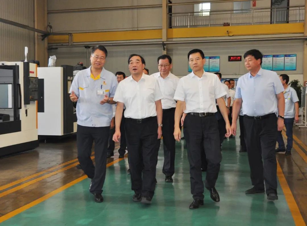 徐州市黨政代表團(tuán)一行蒞臨秦川集團(tuán)寶雞機(jī)床考察調(diào)研